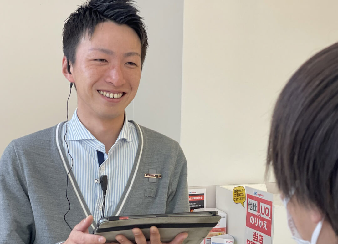 店長の朝は朝礼からスタート！小梶店長クラスになると、もちろんスベルなんてことはありません！